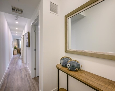 1703 N Tamiami Trail - Photo Thumbnail 2