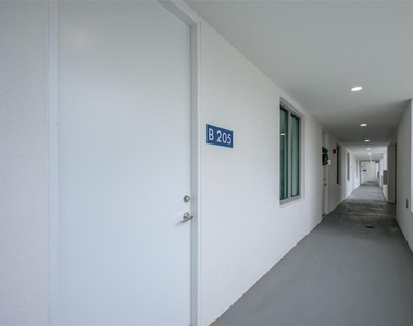 1703 N Tamiami Trail - Photo Thumbnail 1