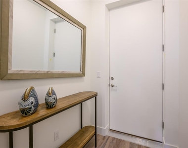 1703 N Tamiami Trail - Photo Thumbnail 3