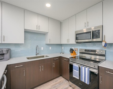 1703 N Tamiami Trail - Photo Thumbnail 11