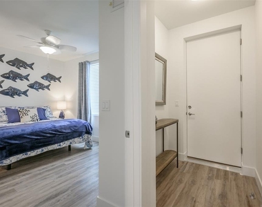 1703 N Tamiami Trail - Photo Thumbnail 17