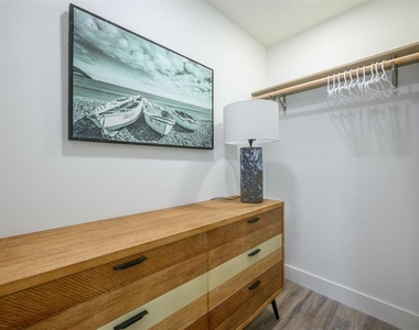 1703 N Tamiami Trail - Photo Thumbnail 30