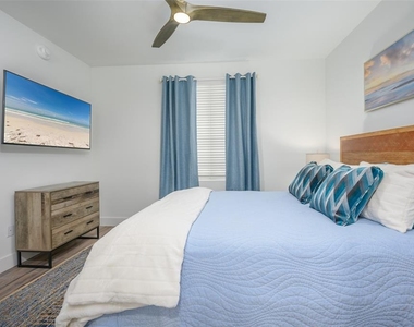 1703 N Tamiami Trail - Photo Thumbnail 25