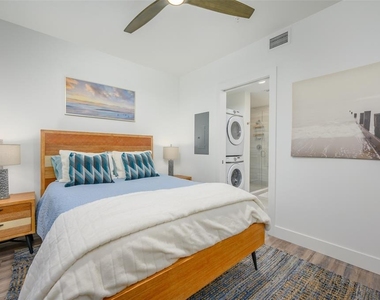 1703 N Tamiami Trail - Photo Thumbnail 26
