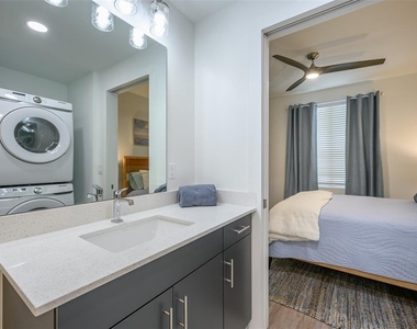 1703 N Tamiami Trail - Photo Thumbnail 31