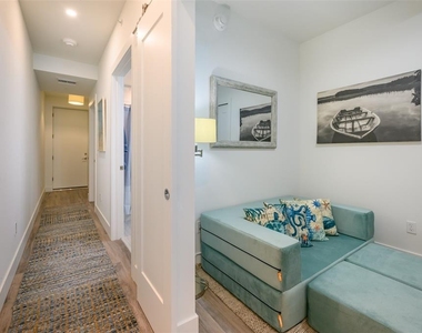1703 N Tamiami Trail - Photo Thumbnail 32