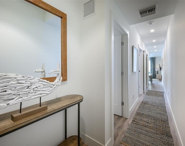 1703 N Tamiami Trail - Photo Thumbnail 2