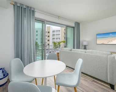 1703 N Tamiami Trail - Photo Thumbnail 7