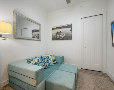 1703 N Tamiami Trail - Photo Thumbnail 33