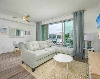 1703 N Tamiami Trail - Photo Thumbnail 5