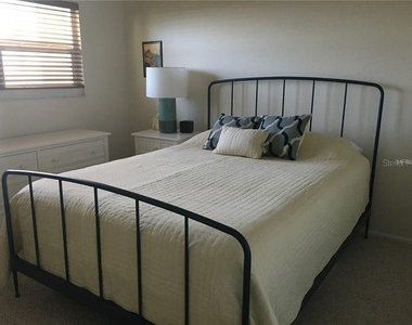 9393 Midnight Pass Road - Photo Thumbnail 7