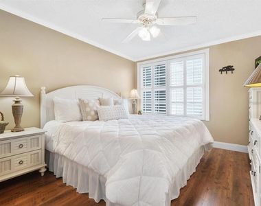 600 Sutton Place - Photo Thumbnail 4