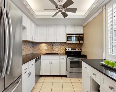 600 Sutton Place - Photo Thumbnail 6