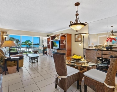600 Sutton Place - Photo Thumbnail 2