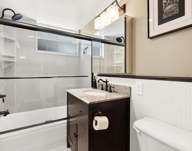 600 Sutton Place - Photo Thumbnail 8