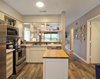 2124 N Tamiami Trail - Photo Thumbnail 5