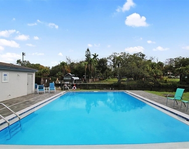 2124 N Tamiami Trail - Photo Thumbnail 37