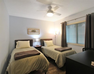 2124 N Tamiami Trail - Photo Thumbnail 9