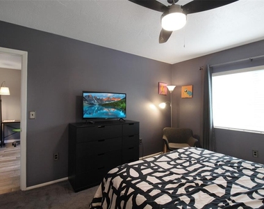 2124 N Tamiami Trail - Photo Thumbnail 31