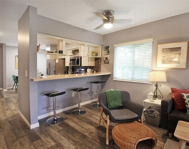 2124 N Tamiami Trail - Photo Thumbnail 17