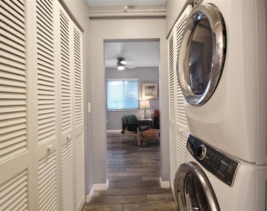 2124 N Tamiami Trail - Photo Thumbnail 21