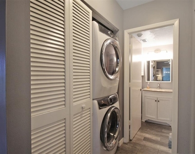 2124 N Tamiami Trail - Photo Thumbnail 18