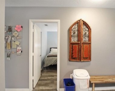 2124 N Tamiami Trail - Photo Thumbnail 8