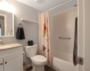 2124 N Tamiami Trail - Photo Thumbnail 19