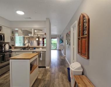 2124 N Tamiami Trail - Photo Thumbnail 3
