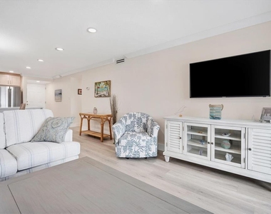 9393 Midnight Pass Road - Photo Thumbnail 4