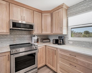 9393 Midnight Pass Road - Photo Thumbnail 10