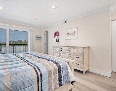 9393 Midnight Pass Road - Photo Thumbnail 15