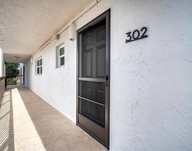 9393 Midnight Pass Road - Photo Thumbnail 3