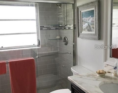6892 W Country Club Lane - Photo Thumbnail 12