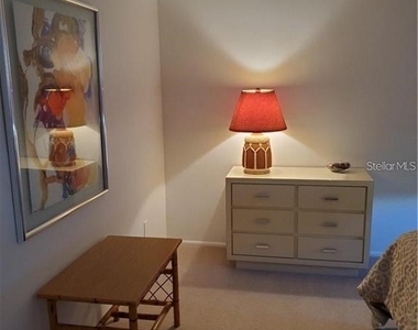 6892 W Country Club Lane - Photo Thumbnail 16