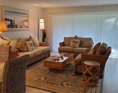 6892 W Country Club Lane - Photo Thumbnail 6