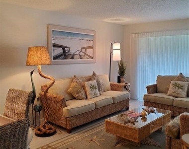 6892 W Country Club Lane - Photo Thumbnail 7