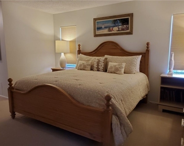 6892 W Country Club Lane - Photo Thumbnail 9