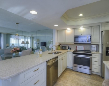 2105 Gulf Of Mexico Drive - Photo Thumbnail 20