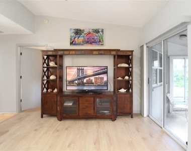 1219 Siesta Bayside Drive - Photo Thumbnail 9