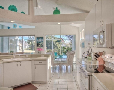 7101 Victoria Circle - Photo Thumbnail 8