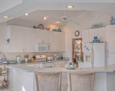 7101 Victoria Circle - Photo Thumbnail 9