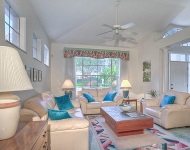 7101 Victoria Circle - Photo Thumbnail 6