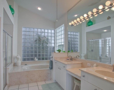 7101 Victoria Circle - Photo Thumbnail 22