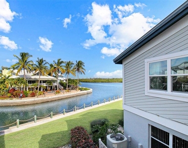1373 Siesta Bayside Drive - Photo Thumbnail 3