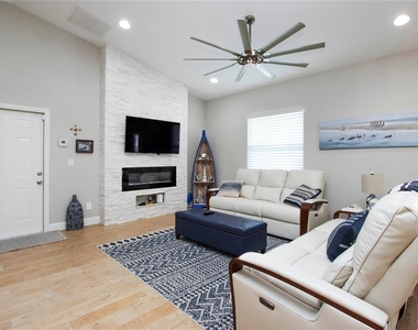 4446 Bayano Street - Photo Thumbnail 7
