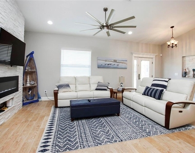 4446 Bayano Street - Photo Thumbnail 8