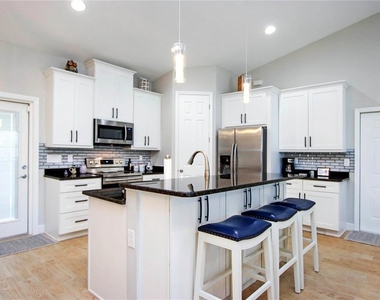4446 Bayano Street - Photo Thumbnail 3
