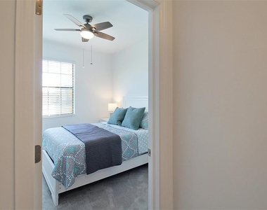 5236 Blue Crush Street - Photo Thumbnail 4