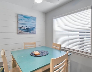 1343 Siesta Bayside Drive - Photo Thumbnail 10